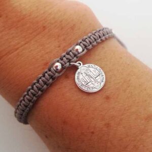 Pulsera Religiosa Tejida con medalla de 1 cm (Cualquier imagen)