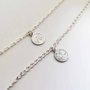 Pulsera religiosa en plata