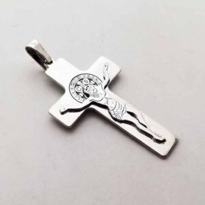 Crucifijo San Benito. Plata 925 – 3 cm