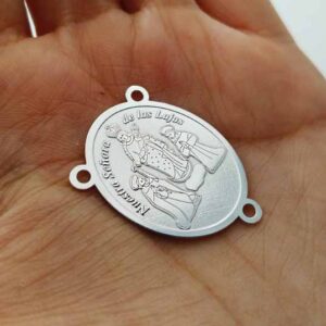 Medalla Nuestra Señora de las Lajas. Plata 925 3 cm.